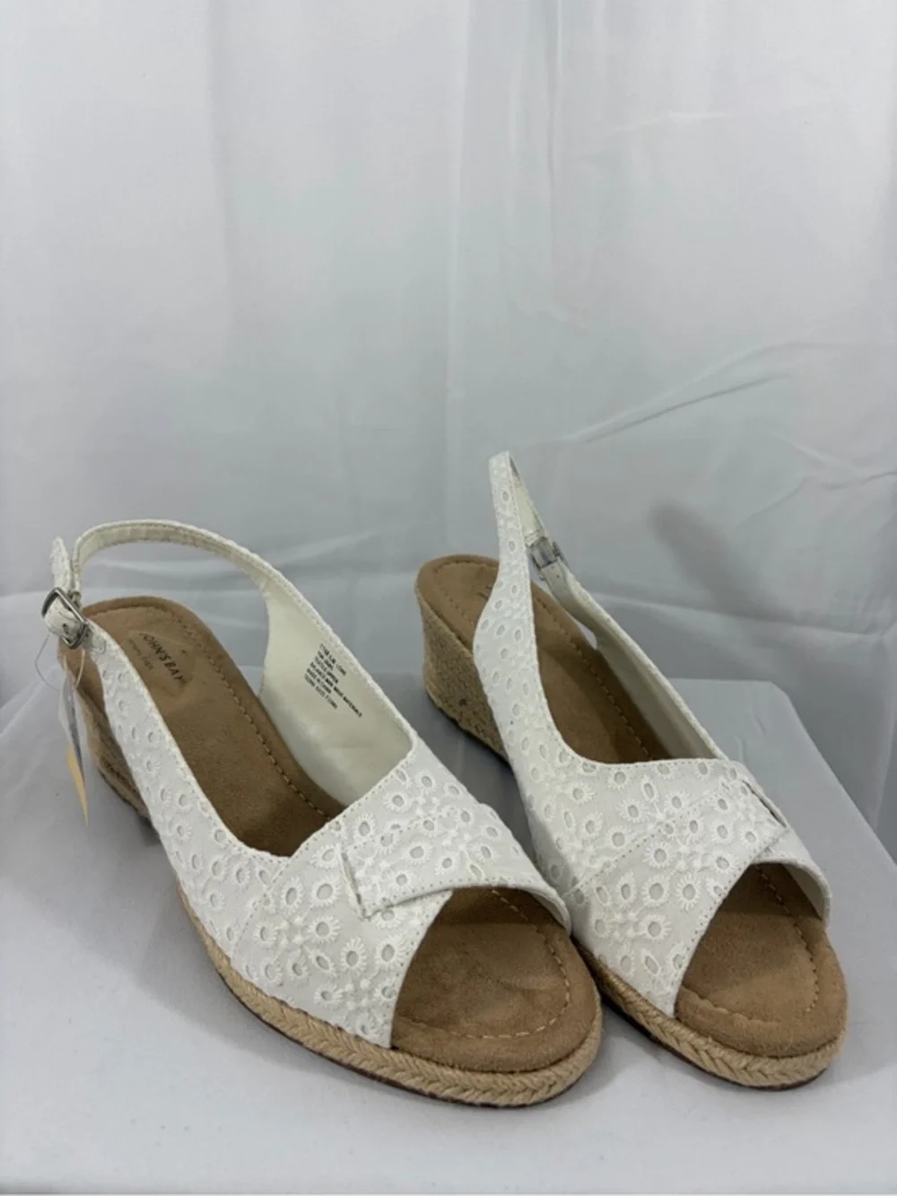 NWT St John’s Bay Women's Size 11 White Eyelet Slingback 2.5 Inch Wedge Sandals